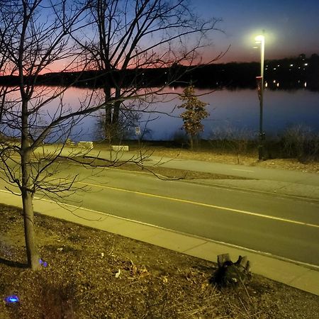 Kokomo Inn Bed And Breakfast Ottawa-Gatineau'S Only Tropical Riverfront B&B On The National Capital Cycling Pathway Route Verte #1 - For Adults Only - Chambre D'Hotes Tropical Aux Berges Des Outaouais Bnb #17542O Εξωτερικό φωτογραφία