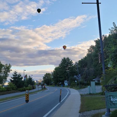 Kokomo Inn Bed And Breakfast Ottawa-Gatineau'S Only Tropical Riverfront B&B On The National Capital Cycling Pathway Route Verte #1 - For Adults Only - Chambre D'Hotes Tropical Aux Berges Des Outaouais Bnb #17542O Εξωτερικό φωτογραφία