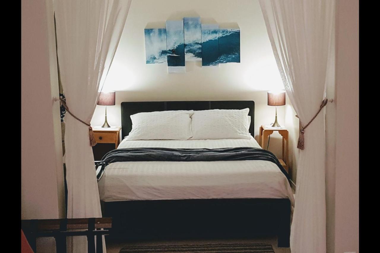 Kokomo Inn Bed And Breakfast Ottawa-Gatineau'S Only Tropical Riverfront B&B On The National Capital Cycling Pathway Route Verte #1 - For Adults Only - Chambre D'Hotes Tropical Aux Berges Des Outaouais Bnb #17542O Εξωτερικό φωτογραφία