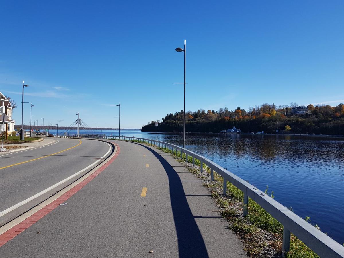 Kokomo Inn Bed And Breakfast Ottawa-Gatineau'S Only Tropical Riverfront B&B On The National Capital Cycling Pathway Route Verte #1 - For Adults Only - Chambre D'Hotes Tropical Aux Berges Des Outaouais Bnb #17542O Εξωτερικό φωτογραφία