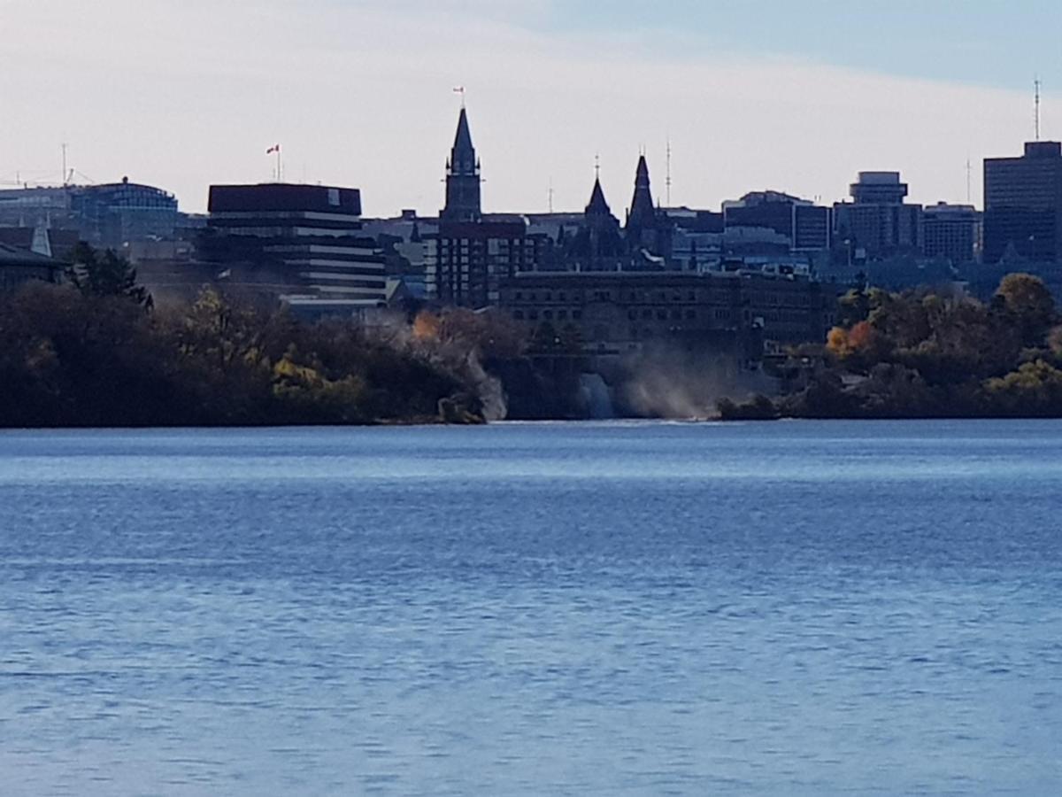 Kokomo Inn Bed And Breakfast Ottawa-Gatineau'S Only Tropical Riverfront B&B On The National Capital Cycling Pathway Route Verte #1 - For Adults Only - Chambre D'Hotes Tropical Aux Berges Des Outaouais Bnb #17542O Εξωτερικό φωτογραφία