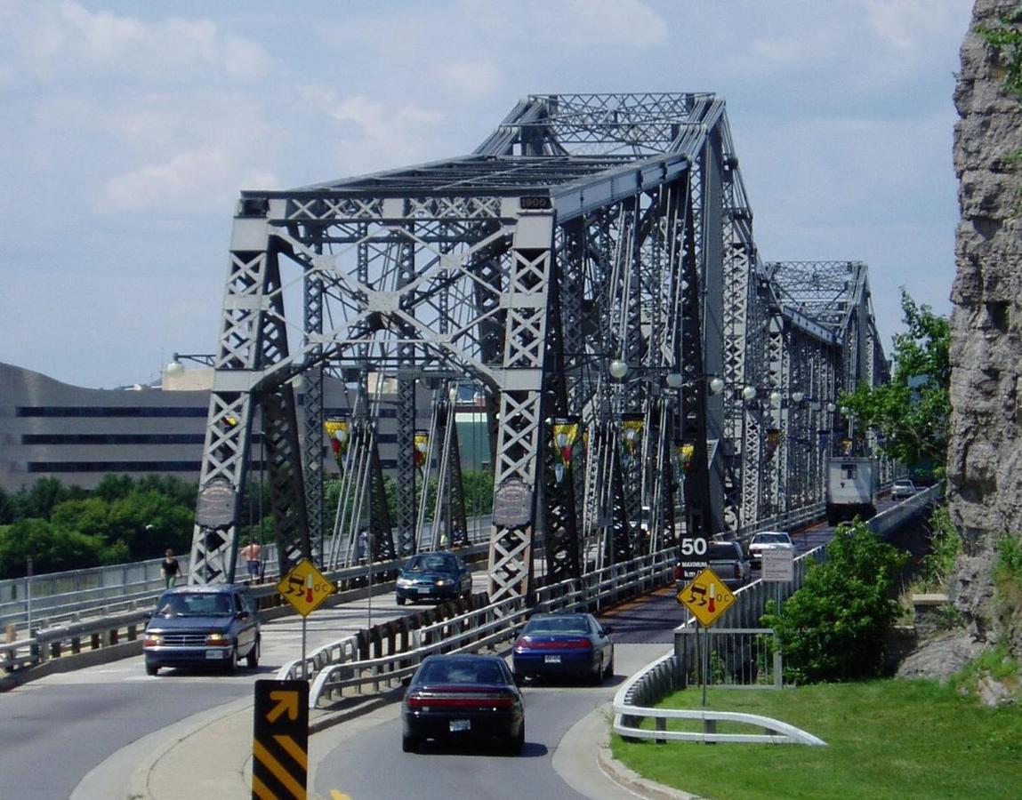 Kokomo Inn Bed And Breakfast Ottawa-Gatineau'S Only Tropical Riverfront B&B On The National Capital Cycling Pathway Route Verte #1 - For Adults Only - Chambre D'Hotes Tropical Aux Berges Des Outaouais Bnb #17542O Εξωτερικό φωτογραφία