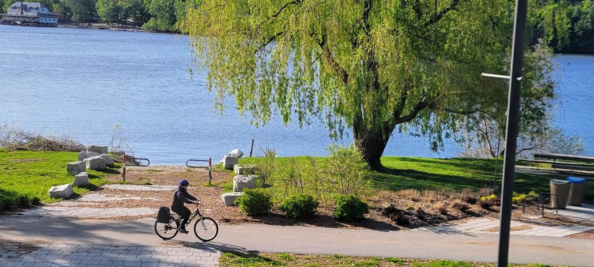 Kokomo Inn Bed And Breakfast Ottawa-Gatineau'S Only Tropical Riverfront B&B On The National Capital Cycling Pathway Route Verte #1 - For Adults Only - Chambre D'Hotes Tropical Aux Berges Des Outaouais Bnb #17542O Εξωτερικό φωτογραφία