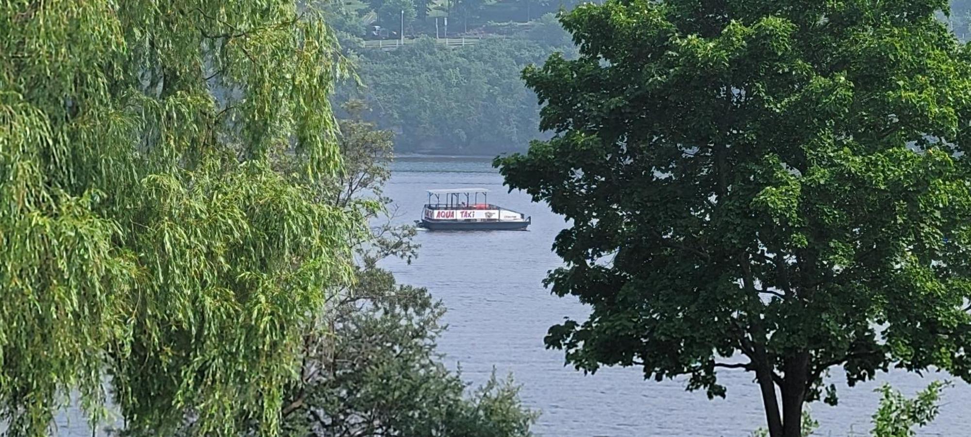 Kokomo Inn Bed And Breakfast Ottawa-Gatineau'S Only Tropical Riverfront B&B On The National Capital Cycling Pathway Route Verte #1 - For Adults Only - Chambre D'Hotes Tropical Aux Berges Des Outaouais Bnb #17542O Εξωτερικό φωτογραφία