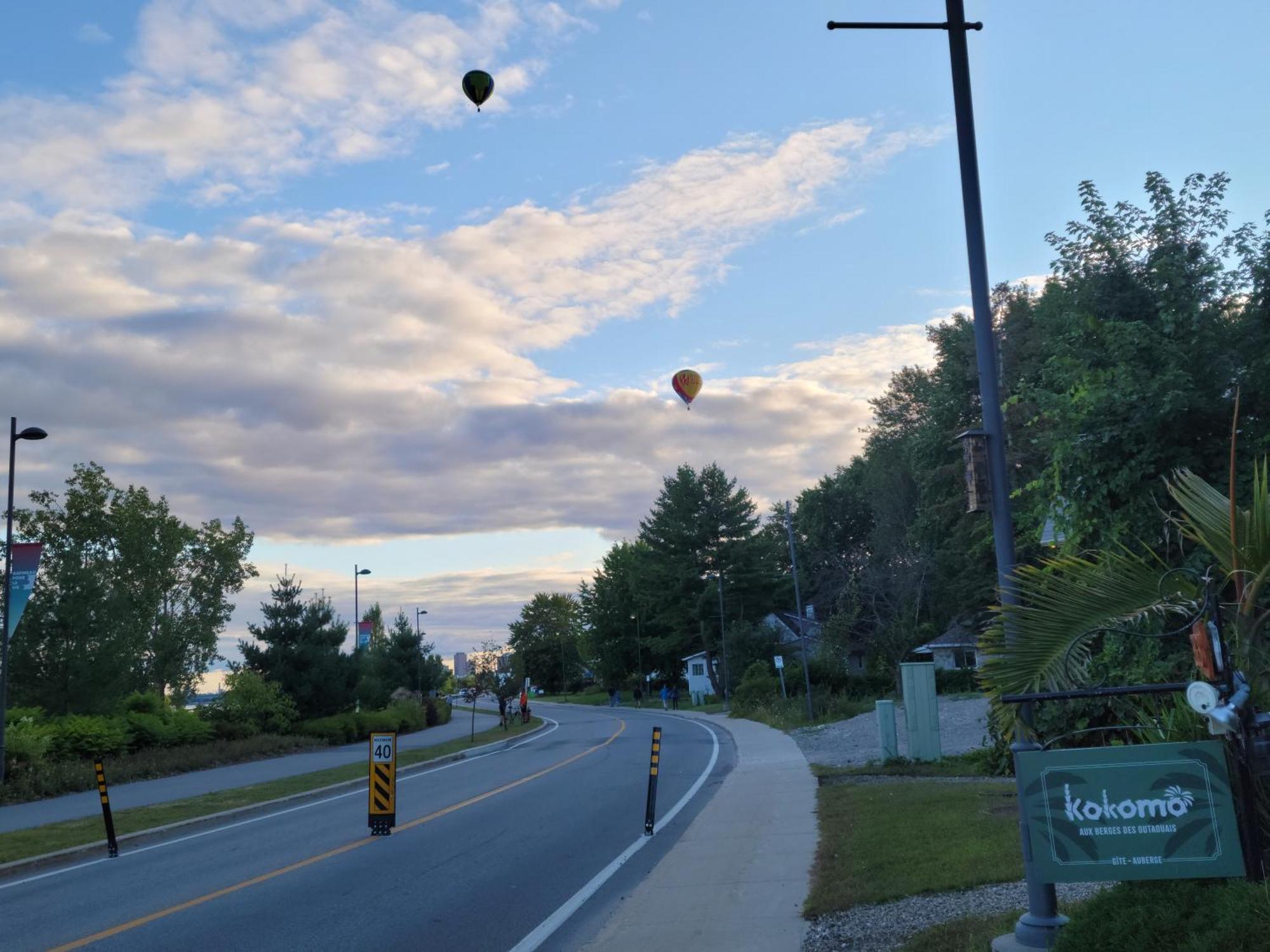 Kokomo Inn Bed And Breakfast Ottawa-Gatineau'S Only Tropical Riverfront B&B On The National Capital Cycling Pathway Route Verte #1 - For Adults Only - Chambre D'Hotes Tropical Aux Berges Des Outaouais Bnb #17542O Εξωτερικό φωτογραφία