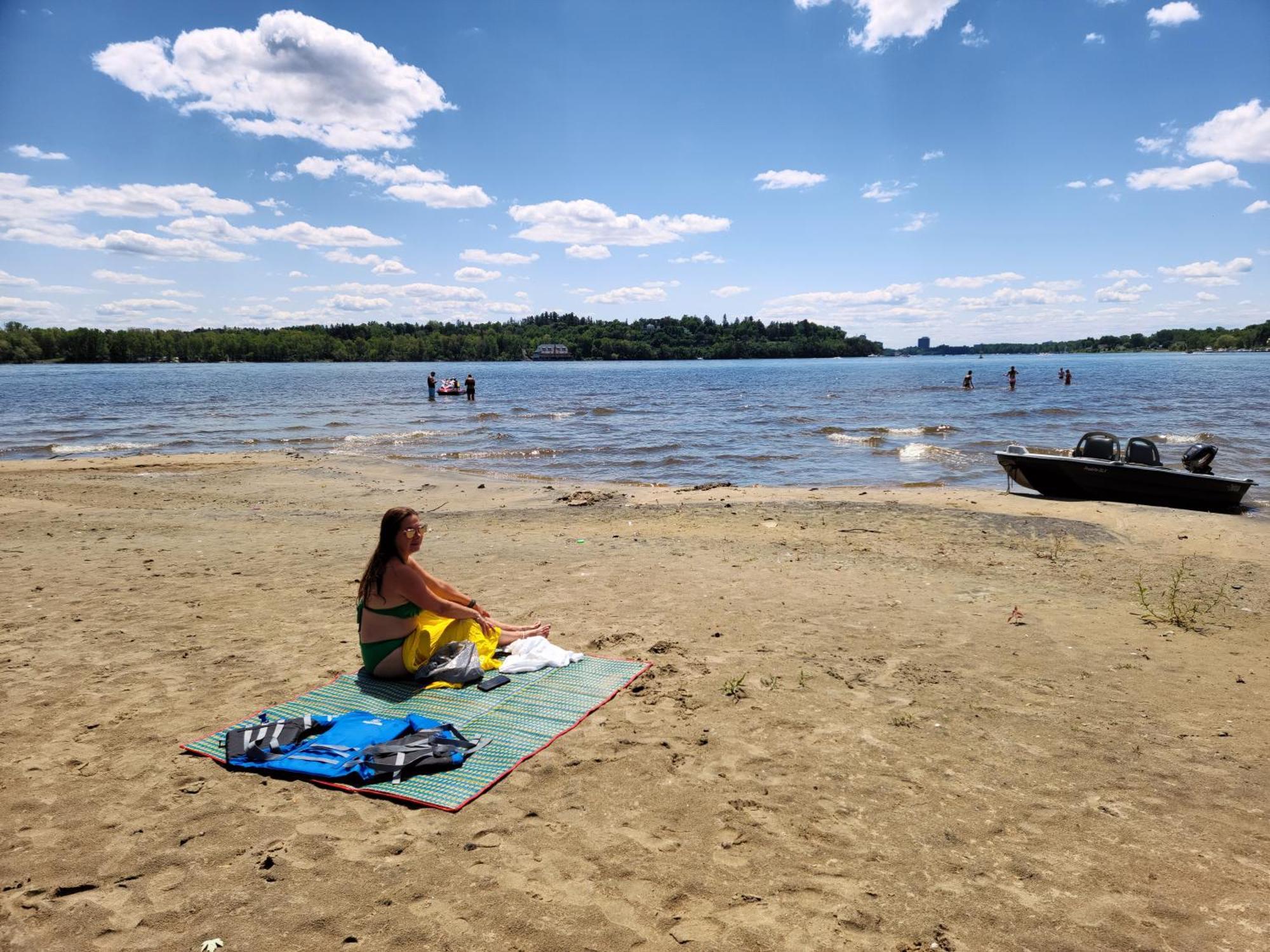 Kokomo Inn Bed And Breakfast Ottawa-Gatineau'S Only Tropical Riverfront B&B On The National Capital Cycling Pathway Route Verte #1 - For Adults Only - Chambre D'Hotes Tropical Aux Berges Des Outaouais Bnb #17542O Εξωτερικό φωτογραφία