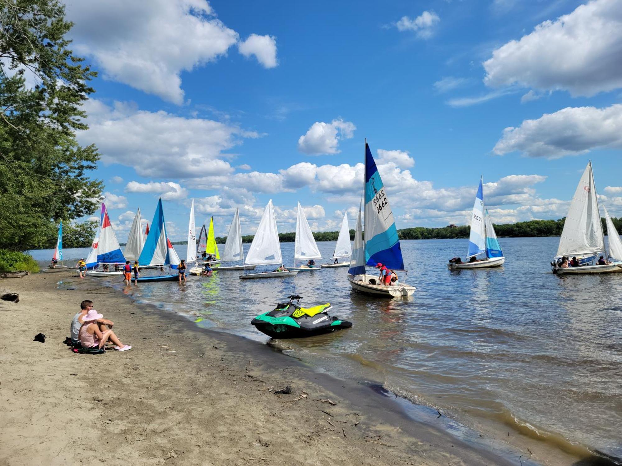 Kokomo Inn Bed And Breakfast Ottawa-Gatineau'S Only Tropical Riverfront B&B On The National Capital Cycling Pathway Route Verte #1 - For Adults Only - Chambre D'Hotes Tropical Aux Berges Des Outaouais Bnb #17542O Εξωτερικό φωτογραφία