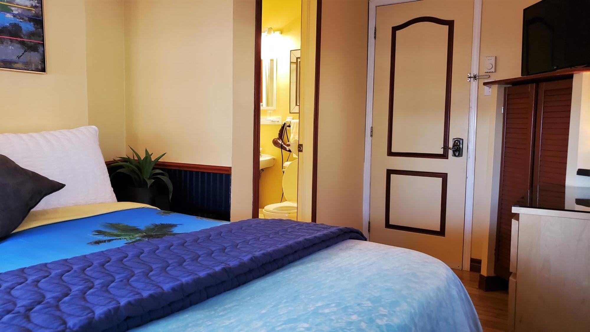 Kokomo Inn Bed And Breakfast Ottawa-Gatineau'S Only Tropical Riverfront B&B On The National Capital Cycling Pathway Route Verte #1 - For Adults Only - Chambre D'Hotes Tropical Aux Berges Des Outaouais Bnb #17542O Δωμάτιο φωτογραφία