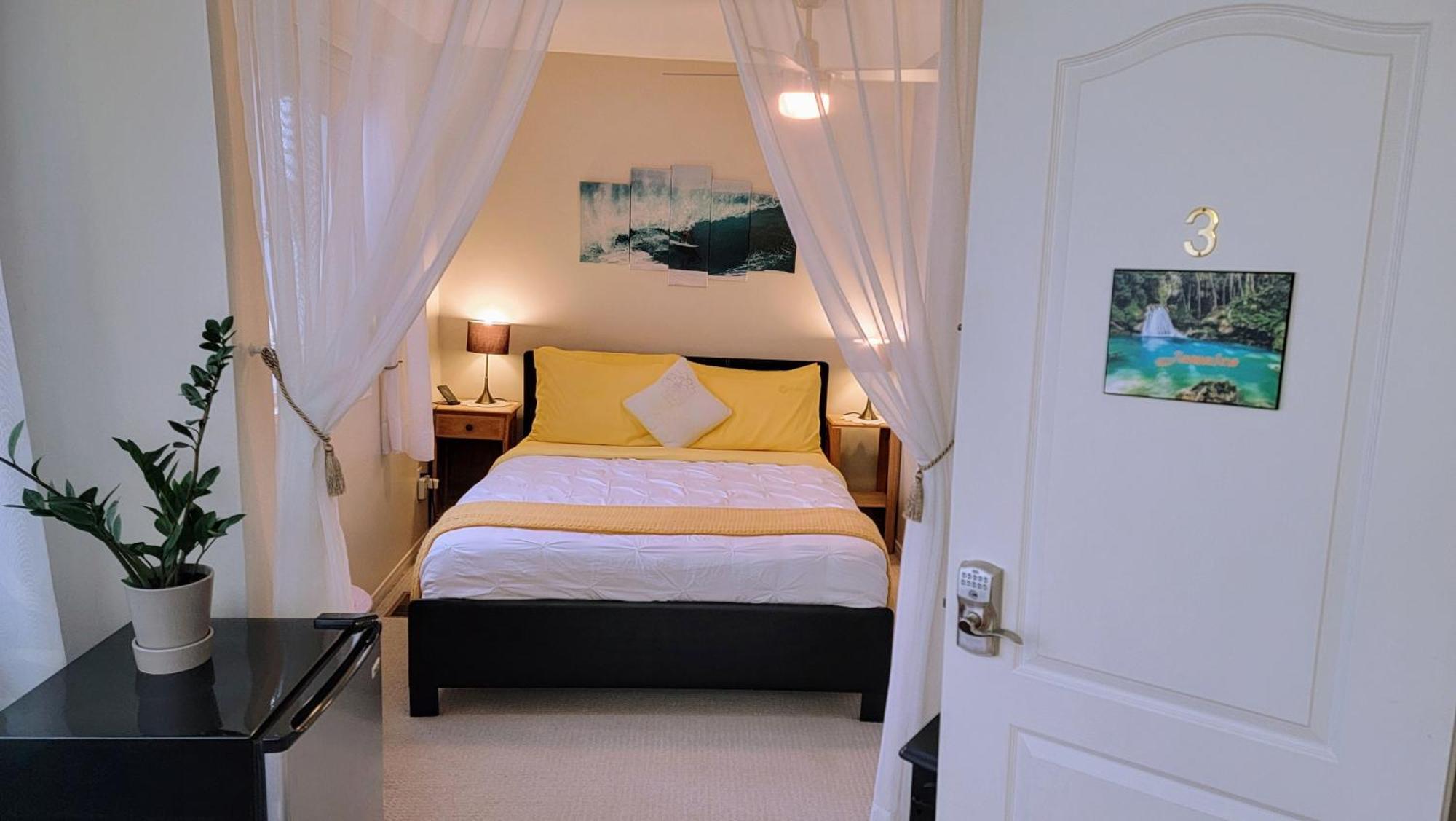 Kokomo Inn Bed And Breakfast Ottawa-Gatineau'S Only Tropical Riverfront B&B On The National Capital Cycling Pathway Route Verte #1 - For Adults Only - Chambre D'Hotes Tropical Aux Berges Des Outaouais Bnb #17542O Εξωτερικό φωτογραφία