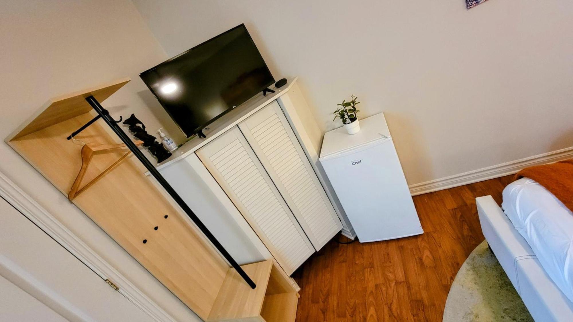 Kokomo Inn Bed And Breakfast Ottawa-Gatineau'S Only Tropical Riverfront B&B On The National Capital Cycling Pathway Route Verte #1 - For Adults Only - Chambre D'Hotes Tropical Aux Berges Des Outaouais Bnb #17542O Δωμάτιο φωτογραφία