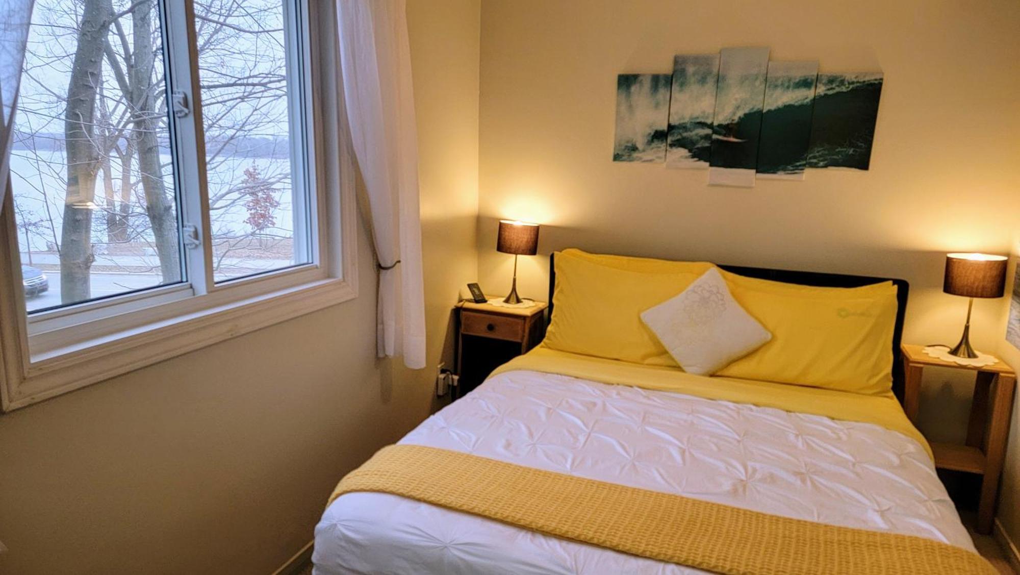 Kokomo Inn Bed And Breakfast Ottawa-Gatineau'S Only Tropical Riverfront B&B On The National Capital Cycling Pathway Route Verte #1 - For Adults Only - Chambre D'Hotes Tropical Aux Berges Des Outaouais Bnb #17542O Δωμάτιο φωτογραφία