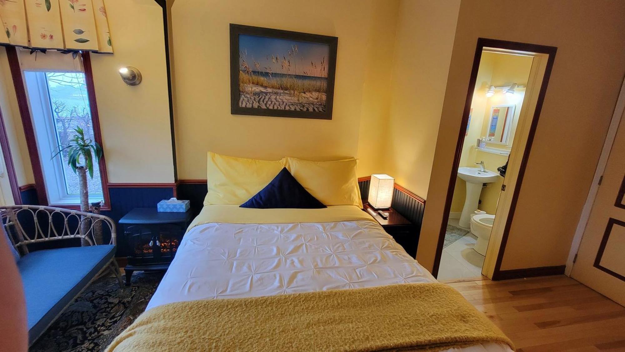 Kokomo Inn Bed And Breakfast Ottawa-Gatineau'S Only Tropical Riverfront B&B On The National Capital Cycling Pathway Route Verte #1 - For Adults Only - Chambre D'Hotes Tropical Aux Berges Des Outaouais Bnb #17542O Δωμάτιο φωτογραφία
