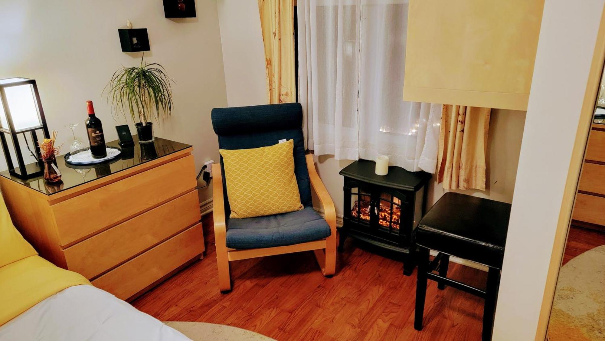 Kokomo Inn Bed And Breakfast Ottawa-Gatineau'S Only Tropical Riverfront B&B On The National Capital Cycling Pathway Route Verte #1 - For Adults Only - Chambre D'Hotes Tropical Aux Berges Des Outaouais Bnb #17542O Δωμάτιο φωτογραφία