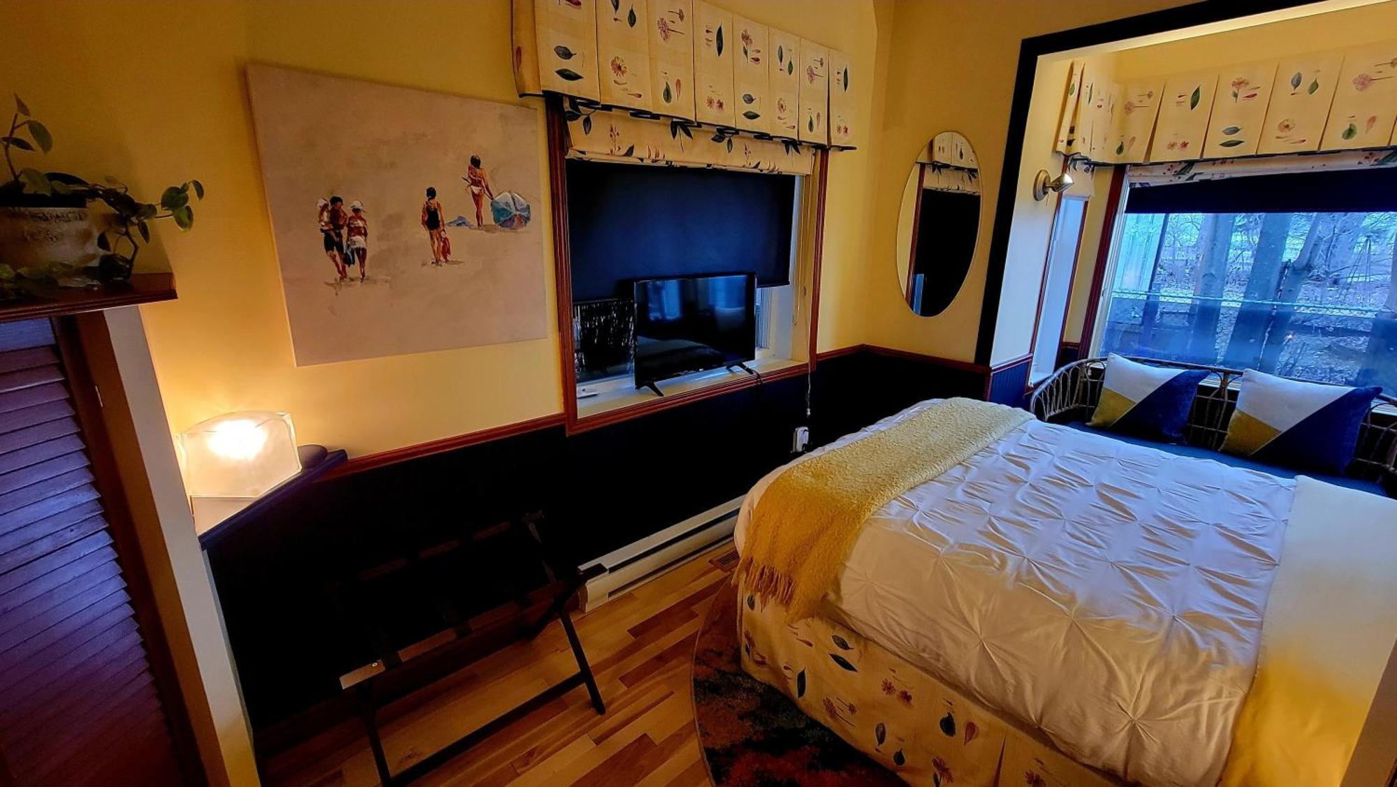 Kokomo Inn Bed And Breakfast Ottawa-Gatineau'S Only Tropical Riverfront B&B On The National Capital Cycling Pathway Route Verte #1 - For Adults Only - Chambre D'Hotes Tropical Aux Berges Des Outaouais Bnb #17542O Δωμάτιο φωτογραφία